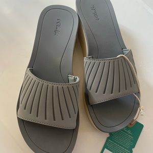 New with tag grey Olukai women’s Halu’a wedge sandal size 10